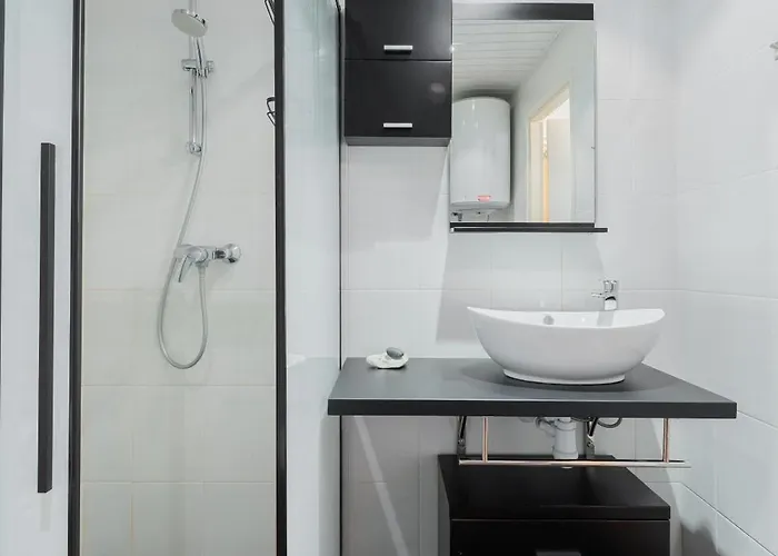 Keskuse Ja Ranna Vaheline In Between The Center&the Pärnu